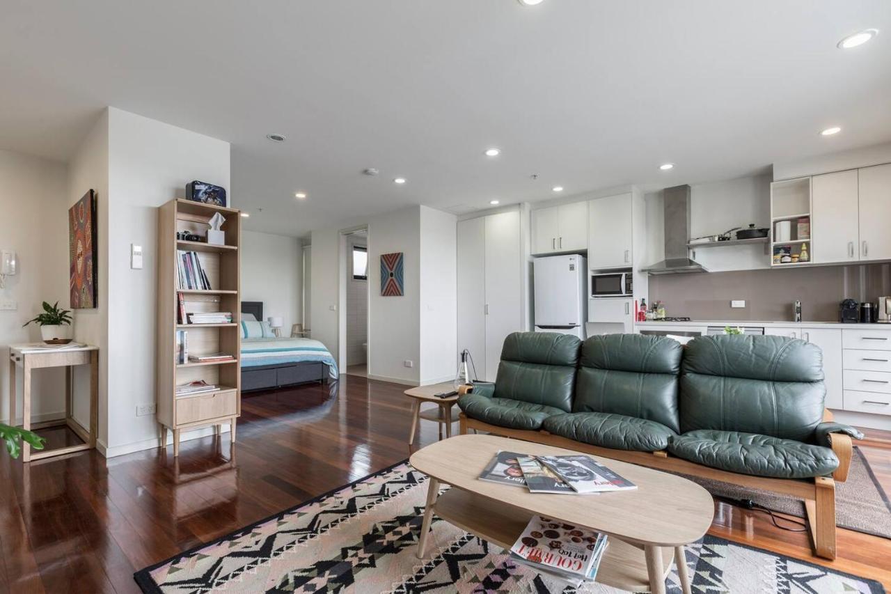 Spacious With Balcony In Eclectic Brunswick Apartment Melbourne