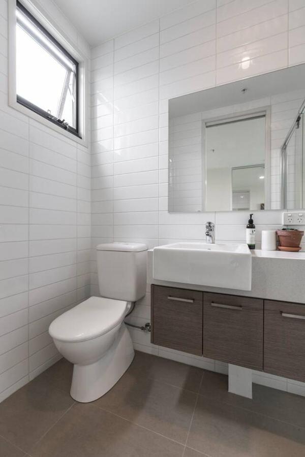 Spacious With Balcony In Eclectic Brunswick Melbourne