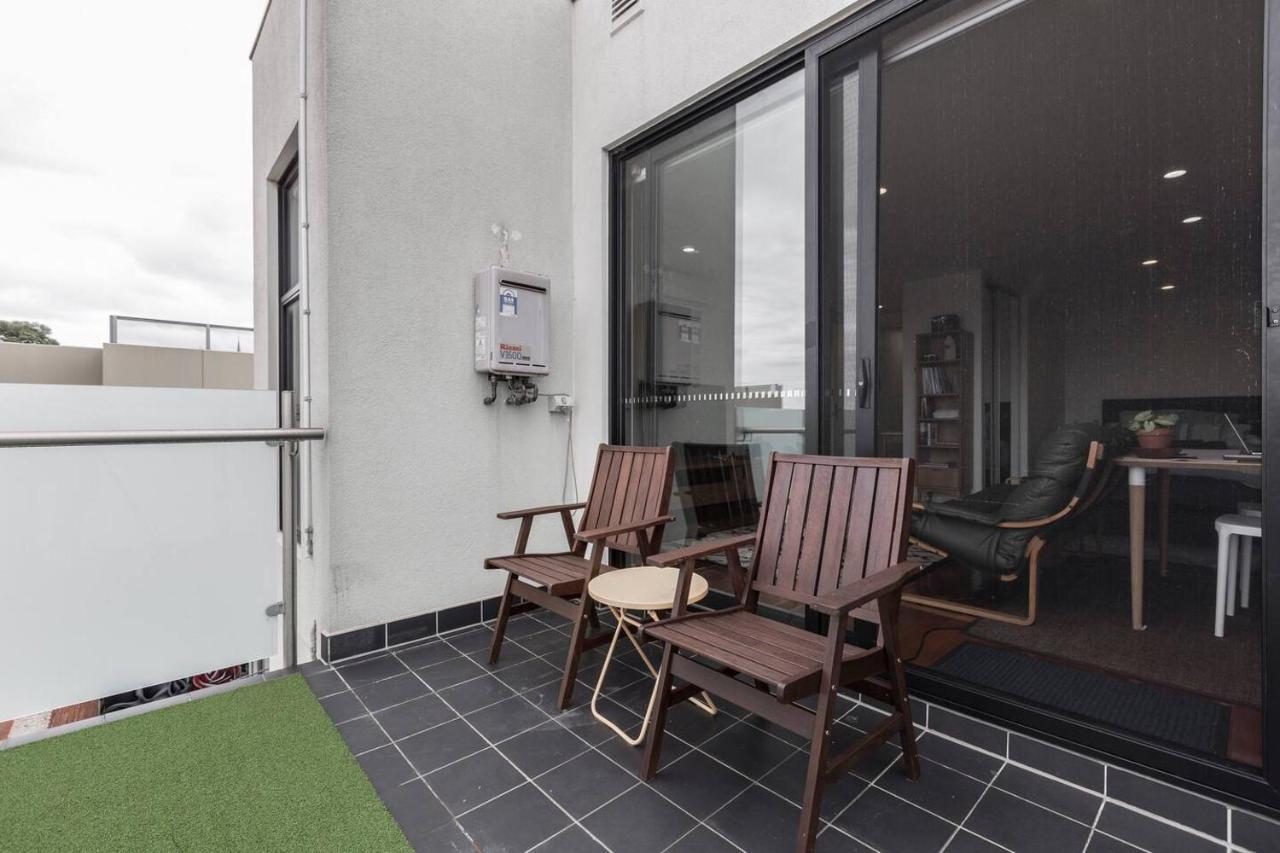 Spacious With Balcony In Eclectic Brunswick Melbourne