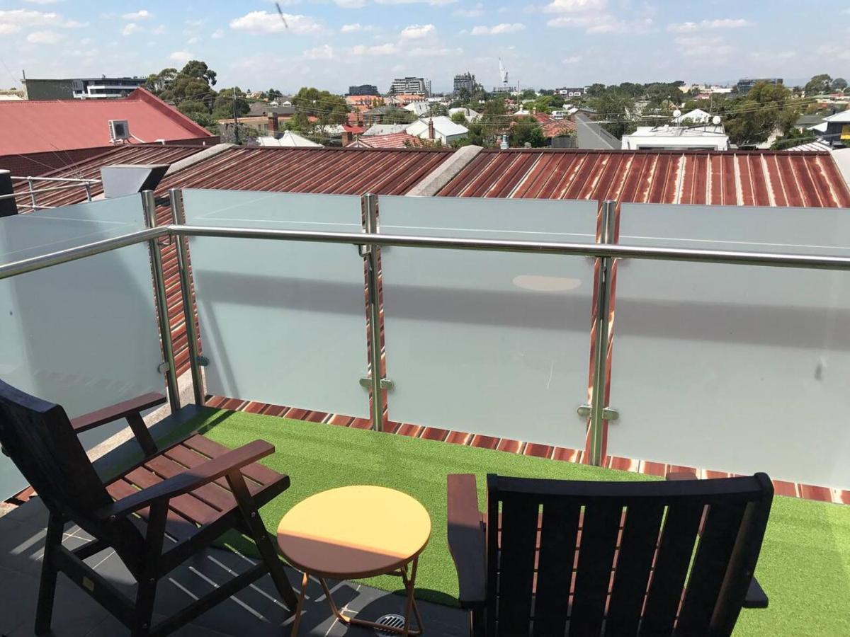 Spacious With Balcony In Eclectic Brunswick