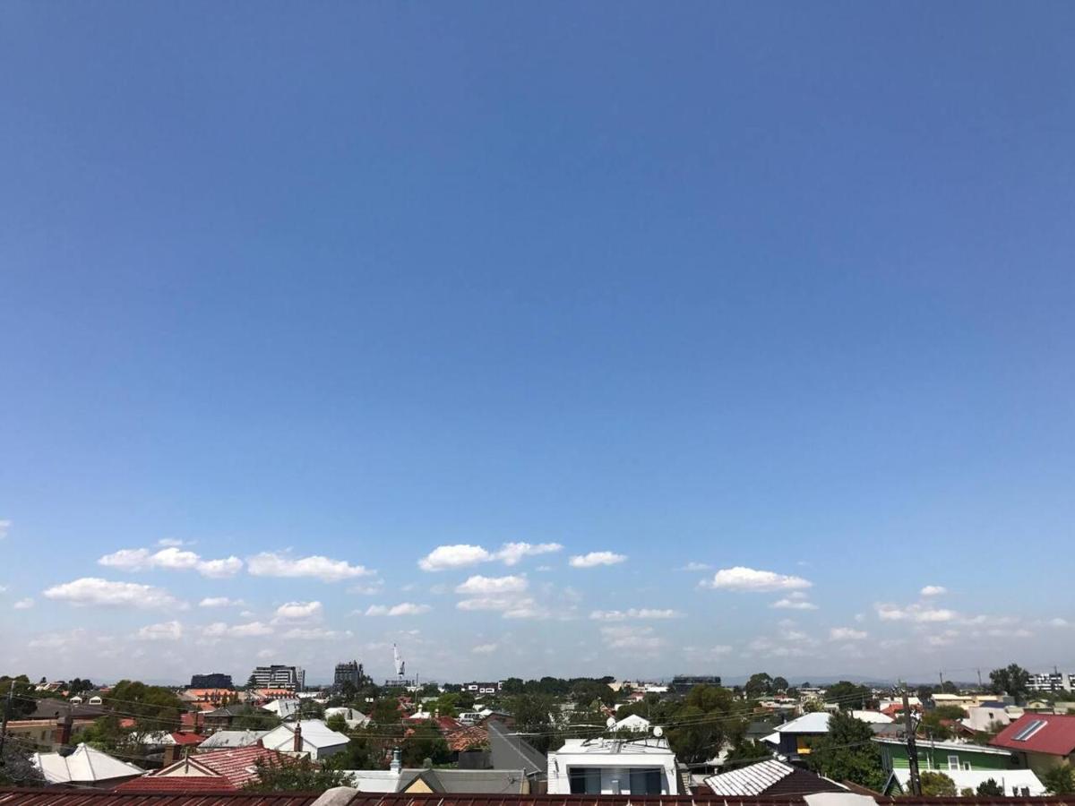 Spacious With Balcony In Eclectic Brunswick * Melbourne